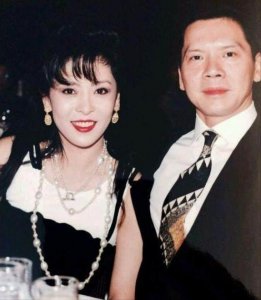 ​从模特到叱咤娱乐圈的女大佬，陈岚为何会让向华强对她情有独钟？