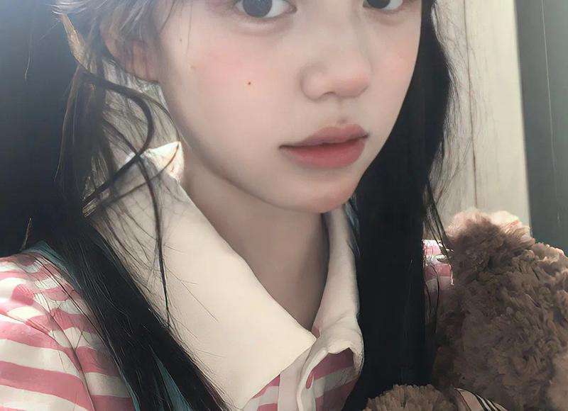 内向女生喜欢一个人什么表现 内向女生爱一个有啥表现