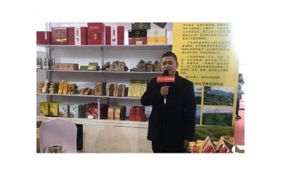 ​他图啥？四川一29岁的男子迎娶51岁新娘，新娘是他老板