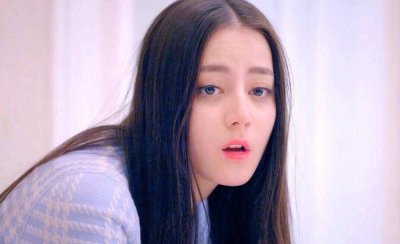 ​迪丽热巴有多受男星喜欢？黄磊深夜关注，谷嘉诚“公开示爱”