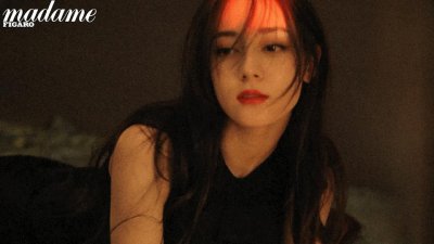 ​明星也近视，热巴周海媚近视一千度，同样近视的还有林依晨陈伟霆