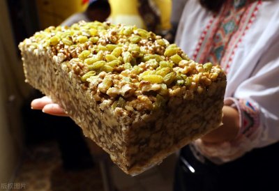 ​“天价切糕”卷土重来？陕西男子预算30元，摊主一刀下去308元