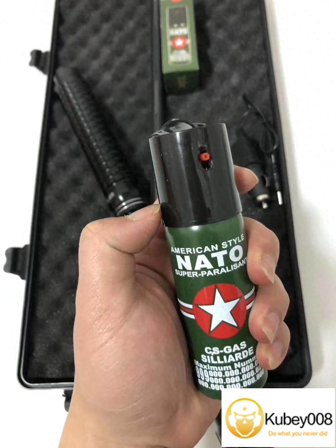 图文欣赏黑鹰X10强光手电筒 伸缩电棍豪华套装 带喷雾可车载防身