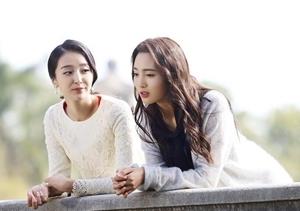 她是“校花女神”，名叫夏天，曾和孙红雷周冬雨主演《少年班》