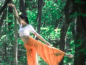 她是“校花女神”，名叫夏天，曾和孙红雷周冬雨主演《少年班》