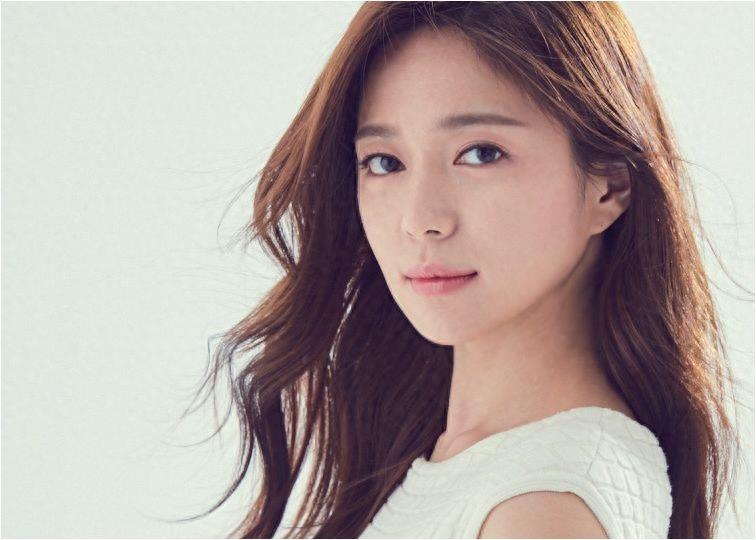 韩国90后女神级演员李伊利雅