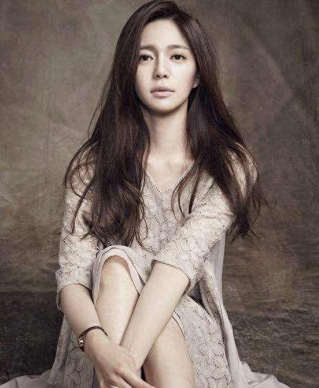 韩国90后女神级演员李伊利雅