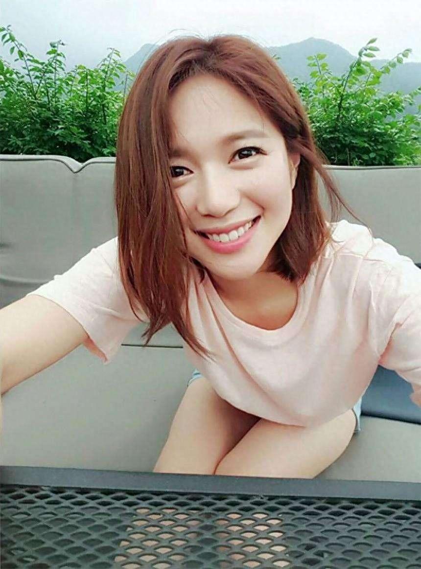 韩国90后女神级演员李伊利雅