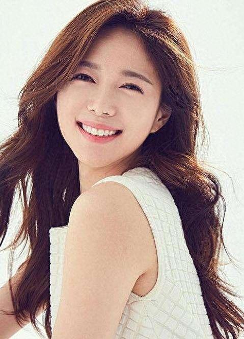 韩国90后女神级演员李伊利雅