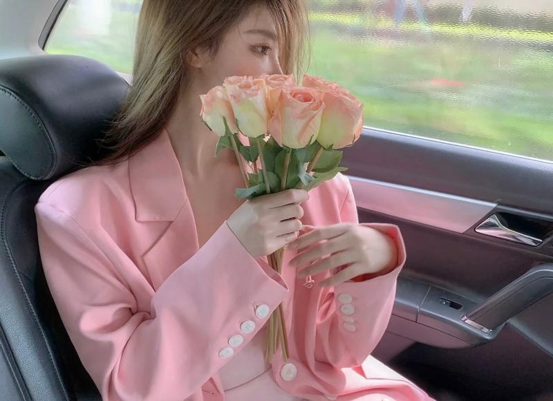 在KTV里和女生聚会的撩妹小套路