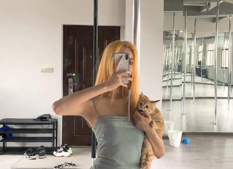 方脸适合什么刘海，方脸女生适合的发型