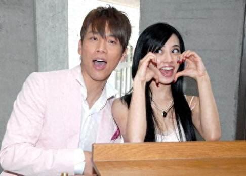 四首情侣必唱的甜蜜对唱情歌，林俊杰占一半，第一太经典