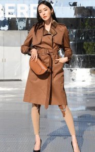 ​演员李多熙完美身材颜值爆表，专业模特造型亮眼夺目