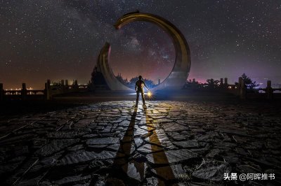 ​主角能在不同世界自由穿梭的3本小说，互通有无，走向人生巅峰