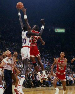 ​乔丹扣篮的瞬间  .  篮球运动的魅力