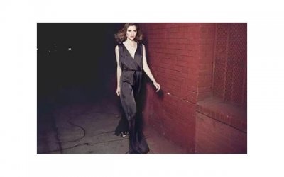 ​和女朋友坐公交车最后一排