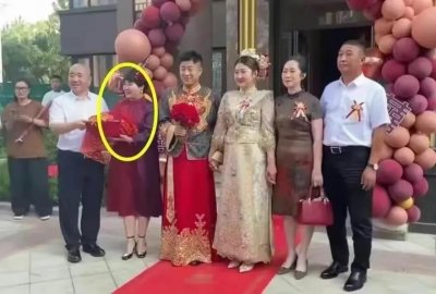 ​刘能儿子王亮再办婚礼，金碧辉煌土味足，亲妈温美玲操持
