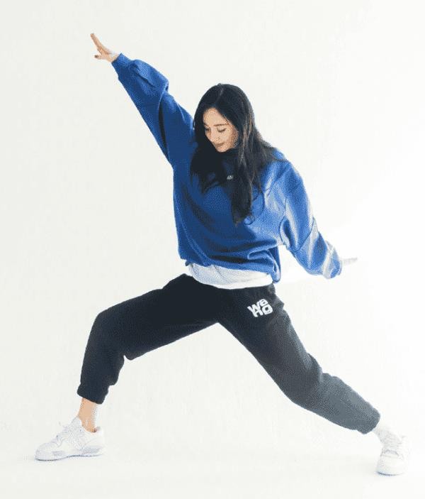 藕色长裙怎么搭配上衣（藕色上衣搭配图片）