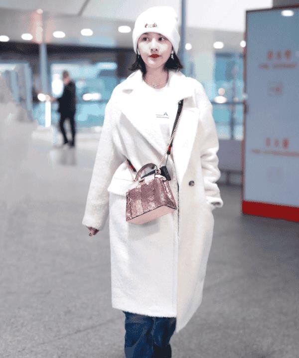 藕色长裙怎么搭配上衣（藕色上衣搭配图片）