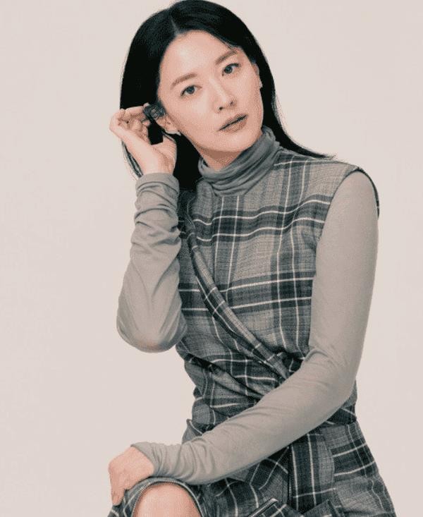 藕色长裙怎么搭配上衣（藕色上衣搭配图片）