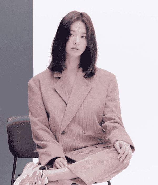 藕色长裙怎么搭配上衣（藕色上衣搭配图片）