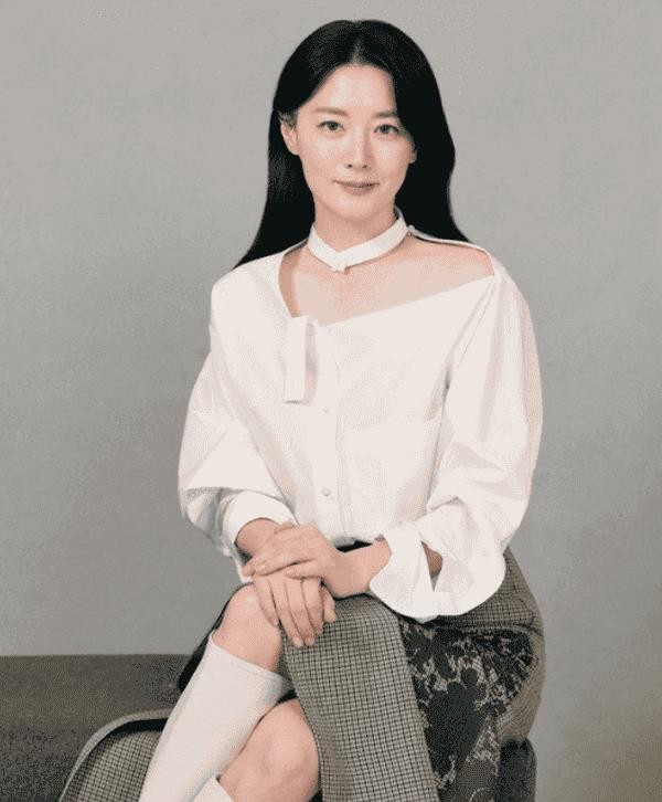 藕色长裙怎么搭配上衣（藕色上衣搭配图片）