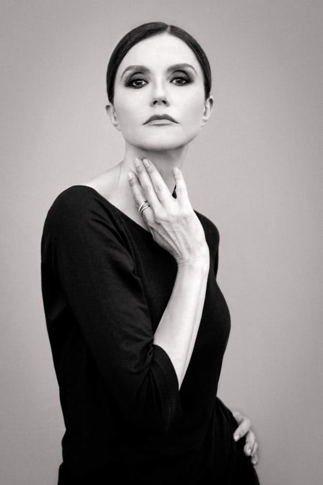 亚历桑德拉·马提尼斯个人资料写真作品