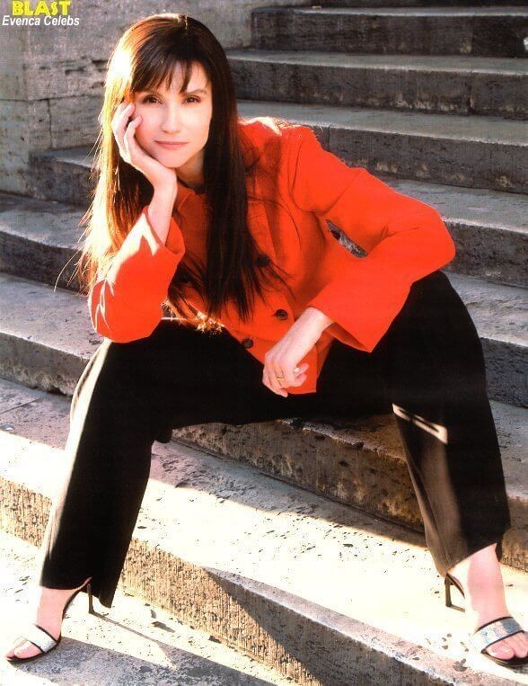 亚历桑德拉·马提尼斯个人资料写真作品