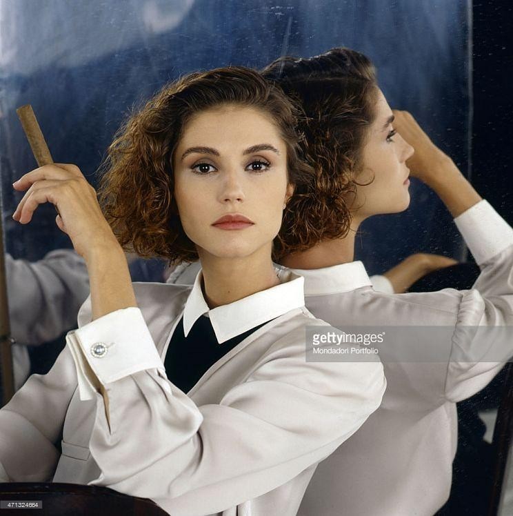 亚历桑德拉·马提尼斯个人资料写真作品