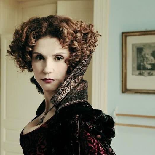 亚历桑德拉·马提尼斯个人资料写真作品