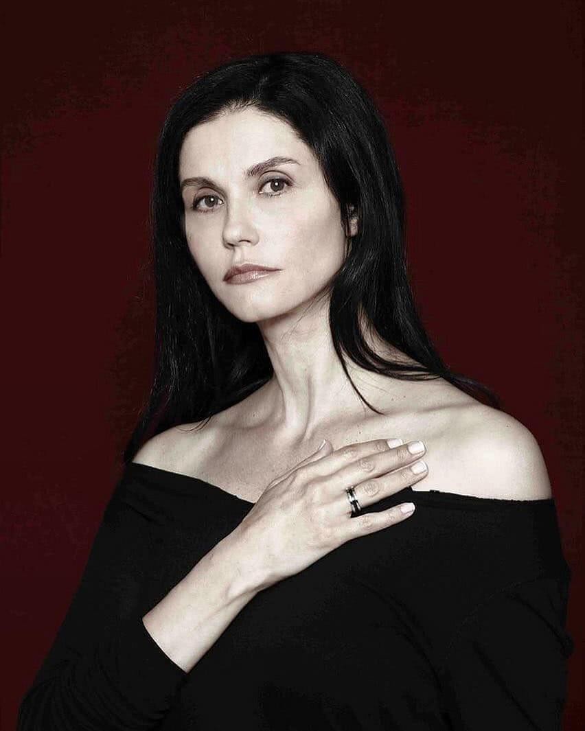 亚历桑德拉·马提尼斯个人资料写真作品