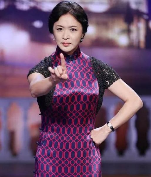 金星收养三个子女（53岁金星23岁娶妻）(9)