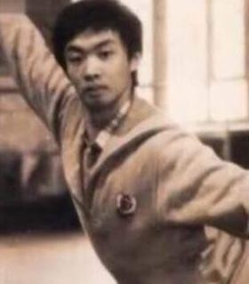 金星收养三个子女（53岁金星23岁娶妻）(5)