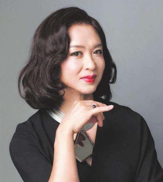 金星收养三个子女（53岁金星23岁娶妻）(21)