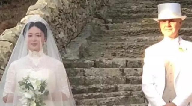 金星收养三个子女（53岁金星23岁娶妻）(22)