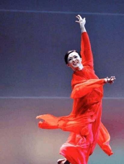 金星收养三个子女（53岁金星23岁娶妻）(7)