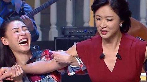 金星收养三个子女（53岁金星23岁娶妻）(19)