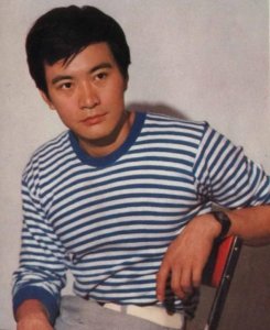 ​周里京个人资料：在事业最巅峰时，妻子傅春英在家中惨遭了杀害，成为了他一生