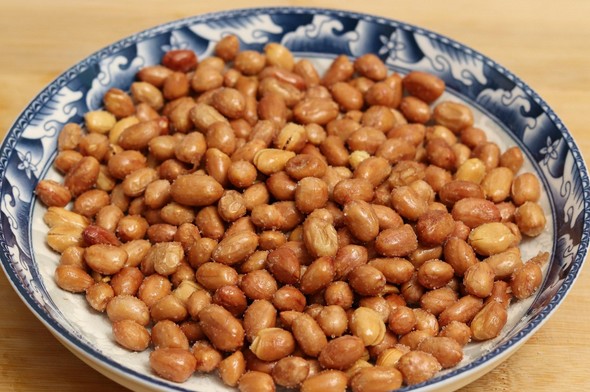 花生米怎么炸又酥又脆,油炸花生米怎么炸又酥又脆图5