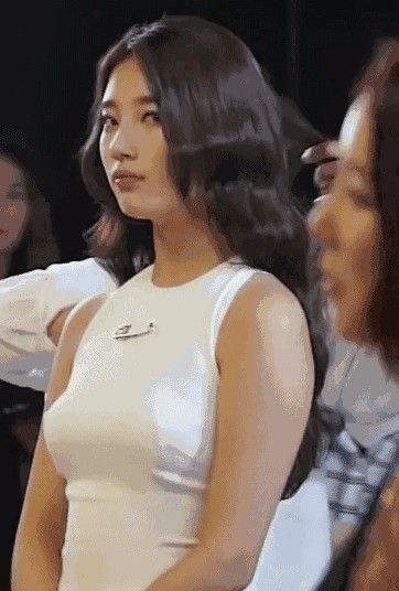 女明星露点照片（秀智学雪莉放飞自我露点上镜）