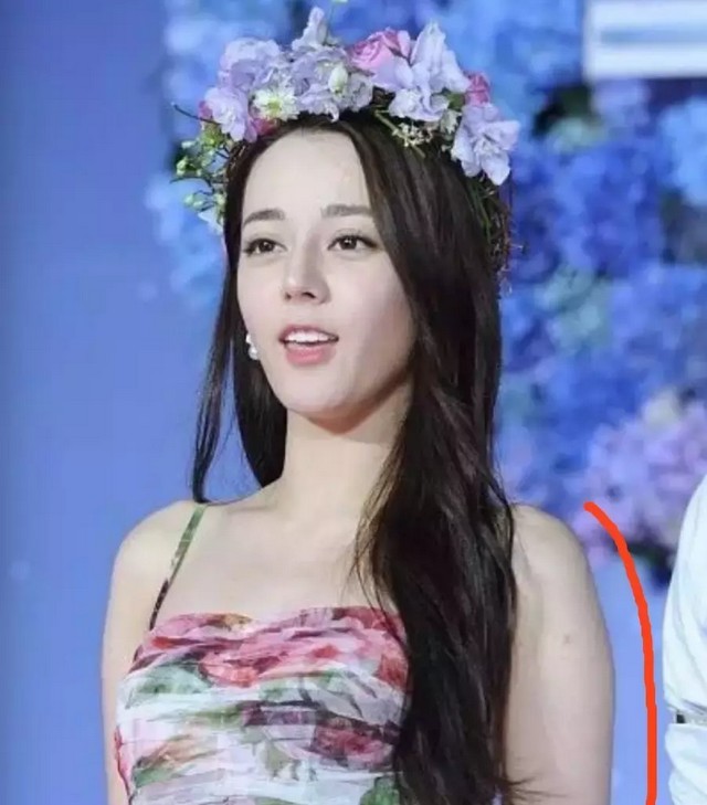 女明星露点照片（秀智学雪莉放飞自我露点上镜）