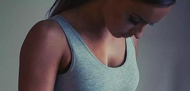 女明星露点照片（秀智学雪莉放飞自我露点上镜）