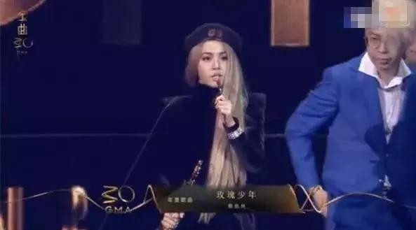 言承旭颁奖典礼现场（金曲奖颁奖典礼）(4)