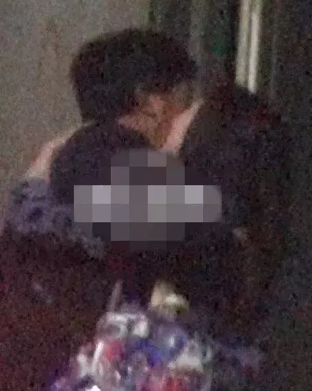 朱时茂与美女吻别（65岁朱时茂疑似出轨）