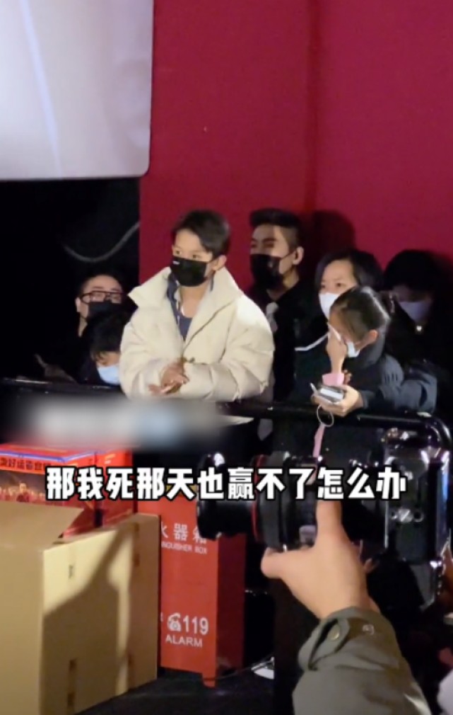 孙俪谈老公当导演不易,邓超泪洒现场,小花心疼爸妈跟着一起哭