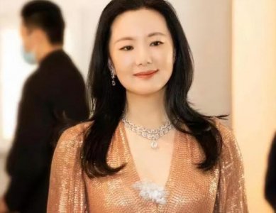 ​影后咏梅的皱纹、斑秃、小肚腩，扯下内娱多少整容女星的遮羞布？