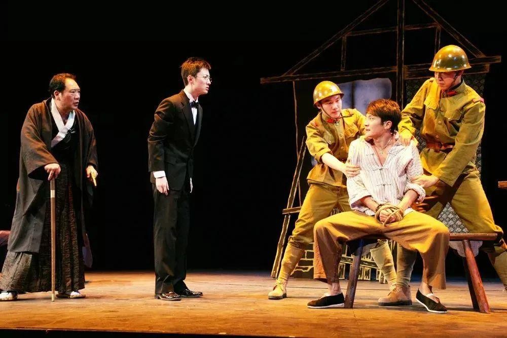 对话剧舞台是非常有敬畏心的话剧王子---郭京飞