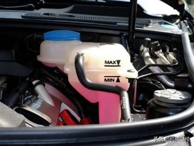 冬天加防冻液加多少（防冻液加多了有什么影响）