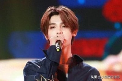 ​黄明昊和杨幂，大家都知道他们俩的关系比较好，平常以姐弟相称