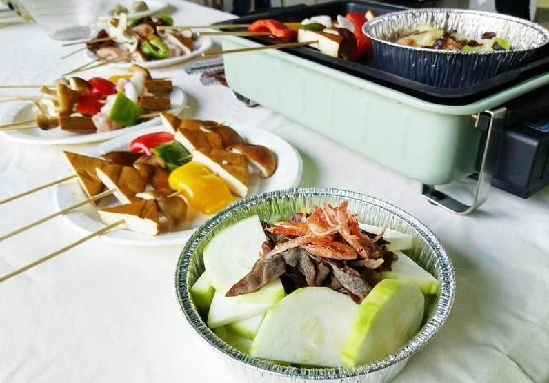 铝箔纸用哪一面接触食物 亮面还是雾面